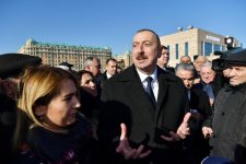 Президент Ильхам Алиев встретился на приморском бульваре Сумгайыта с жителями города (ФОТО) (версия 2)