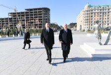 Президент Ильхам Алиев встретился на приморском бульваре Сумгайыта с жителями города (ФОТО) (версия 2)