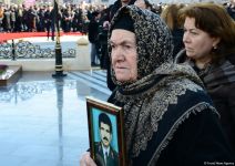 Общественность Азербайджана чтит память жертв Ходжалинского геноцида (ФОТО)