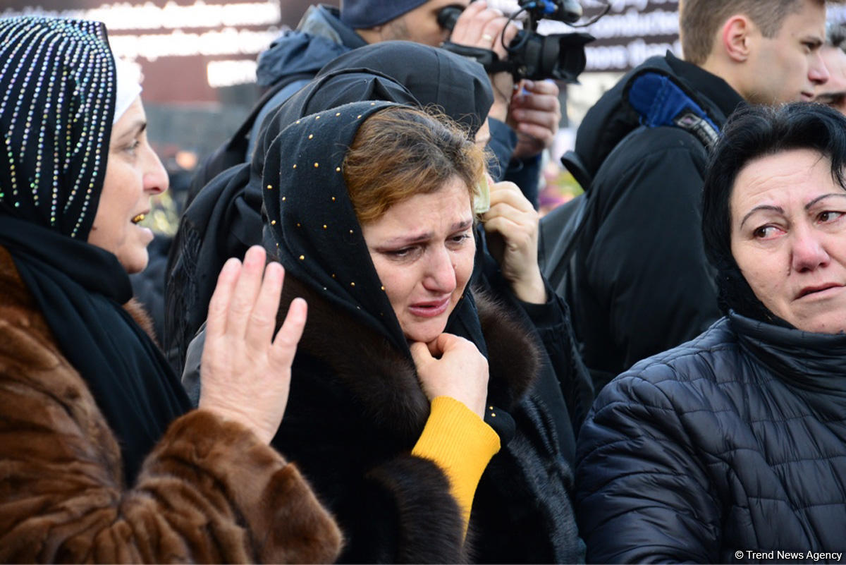 Общественность Азербайджана чтит память жертв Ходжалинского геноцида (ФОТО)