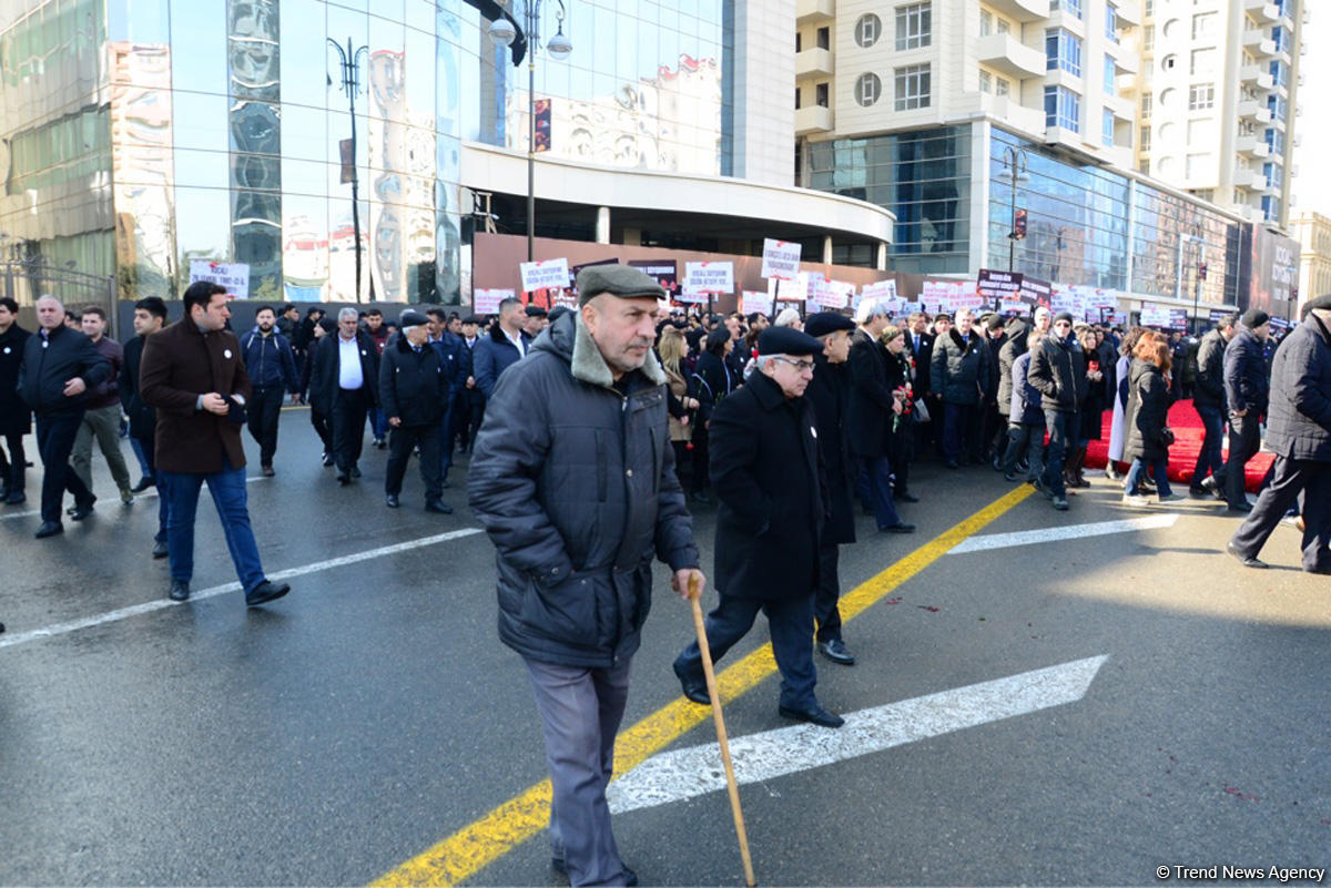Общественность Азербайджана чтит память жертв Ходжалинского геноцида (ФОТО)