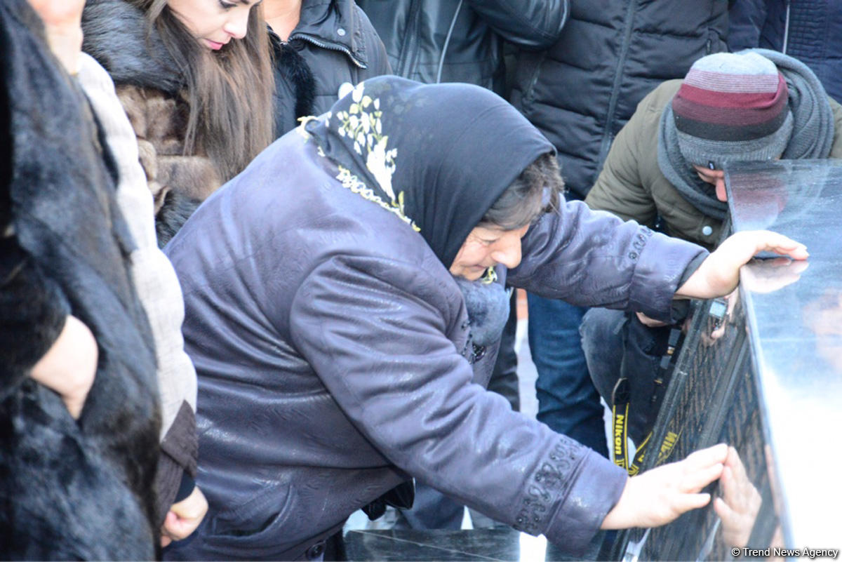 Общественность Азербайджана чтит память жертв Ходжалинского геноцида (ФОТО)