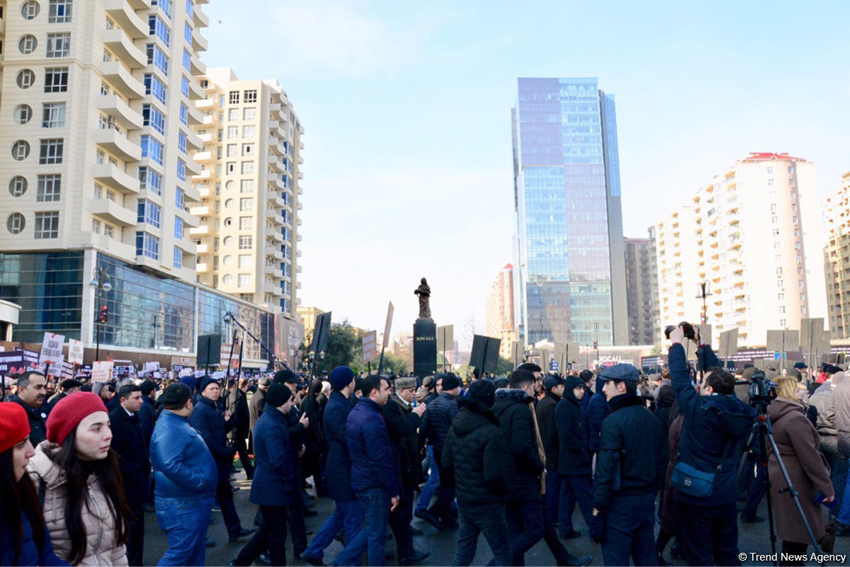 Общественность Азербайджана чтит память жертв Ходжалинского геноцида (ФОТО)