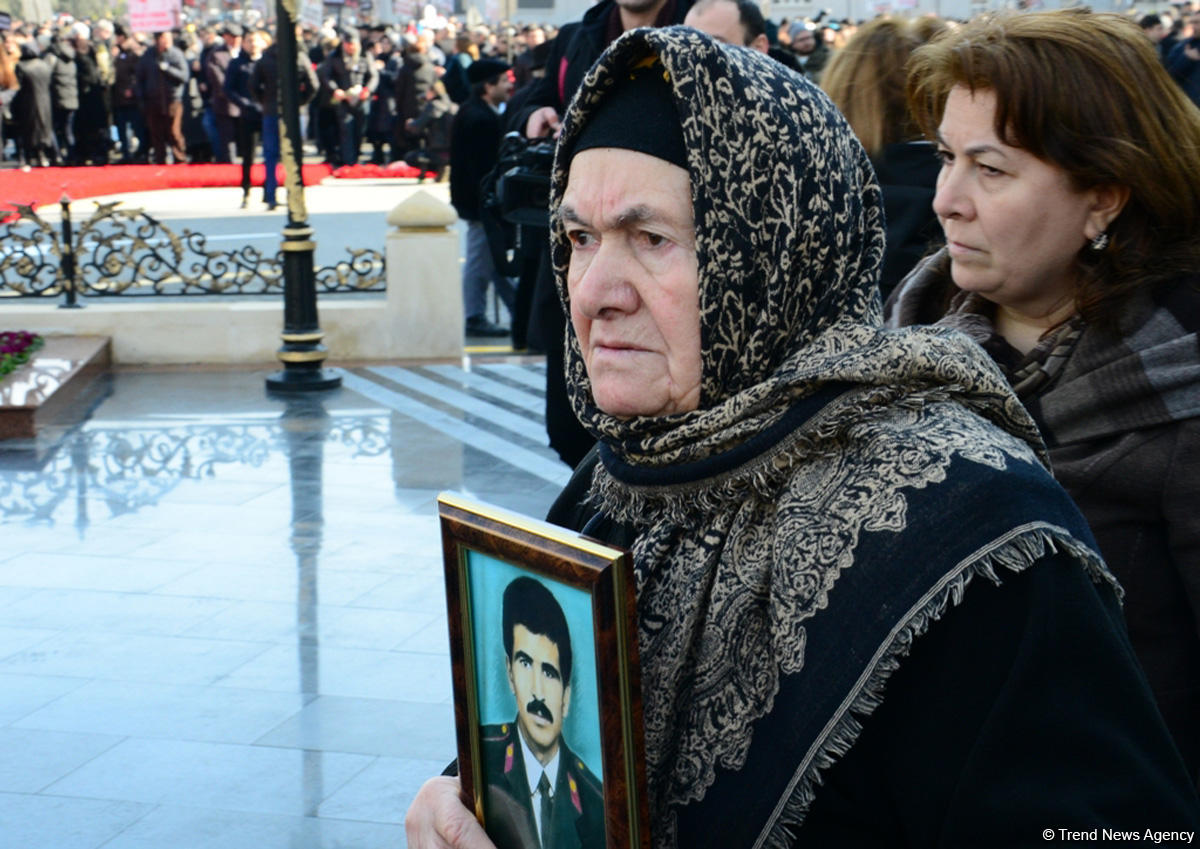 Общественность Азербайджана чтит память жертв Ходжалинского геноцида (ФОТО)
