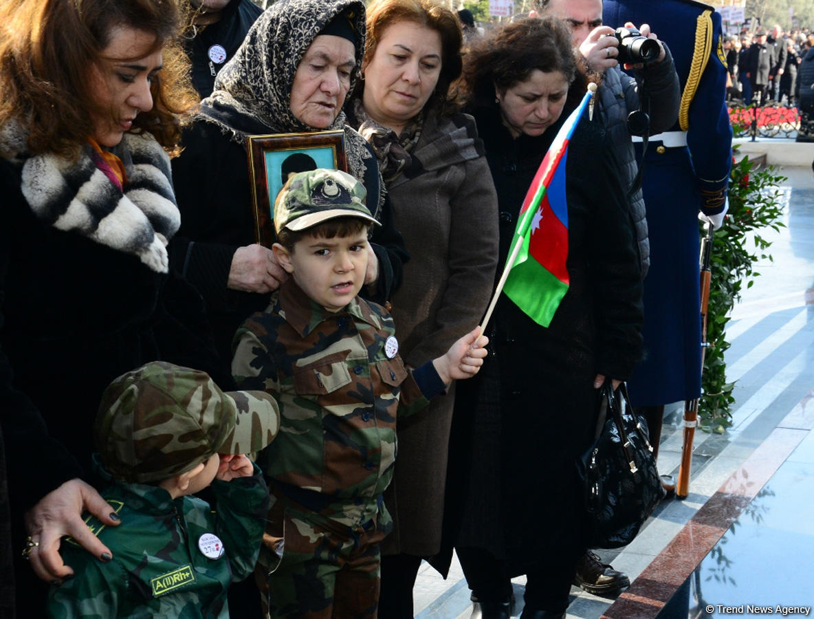История создания памятника "Крик Матери", посвященного Ходжалинскому геноциду  (ФОТО)