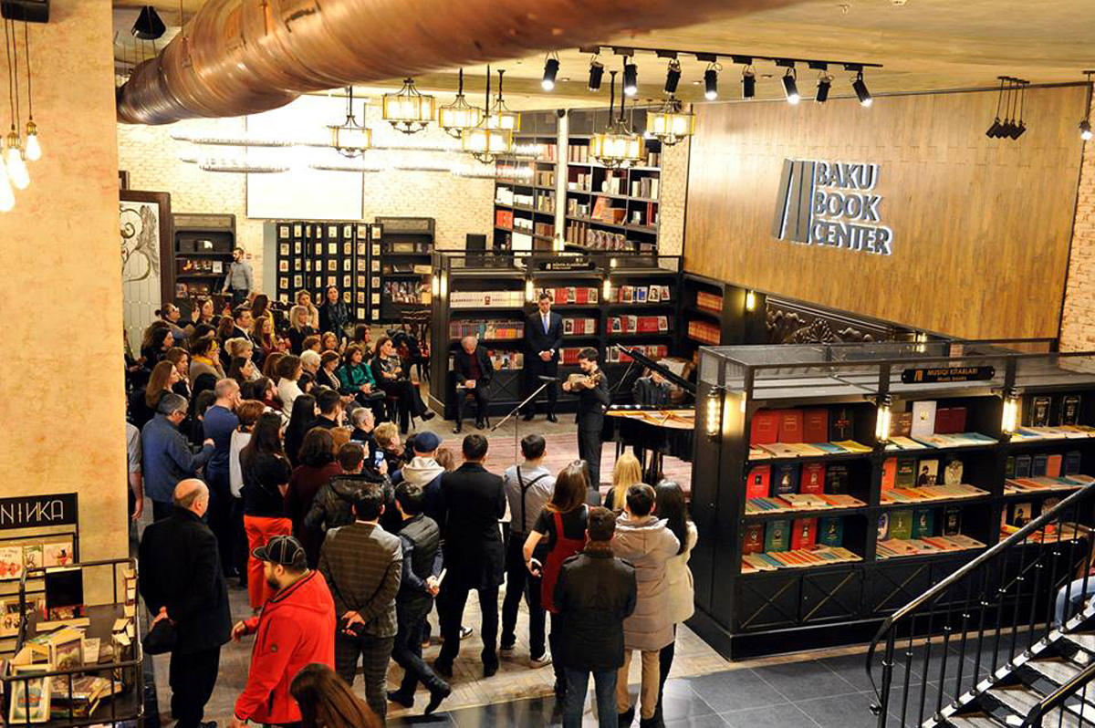 Baku Book Center презентовал проект "Cry", посвященный Ходжалинскому геноциду (ФОТО)