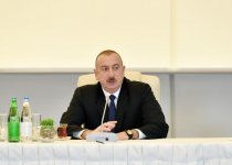 Президент Ильхам Алиев и Первая леди Мехрибан Алиева встретились с группой деятелей культуры и искусства (ФОТО) (версия 3)
