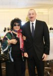 Президент Ильхам Алиев и Первая леди Мехрибан Алиева встретились с группой деятелей культуры и искусства (ФОТО) (версия 3)