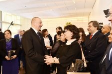 Президент Ильхам Алиев и Первая леди Мехрибан Алиева встретились с группой деятелей культуры и искусства (ФОТО) (версия 3)