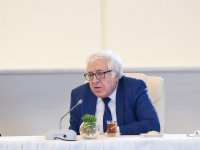 Президент Ильхам Алиев и Первая леди Мехрибан Алиева встретились с группой деятелей культуры и искусства (ФОТО) (версия 3)