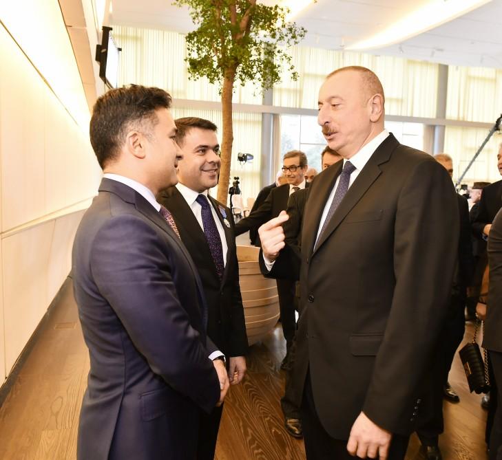 Президент Ильхам Алиев и Первая леди Мехрибан Алиева встретились с группой деятелей культуры и искусства (ФОТО) (версия 3)