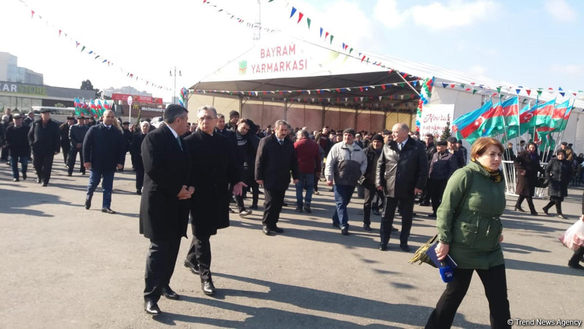 Эльдар Азизов: Соответствующим структурам однозначно поручено обеспечить низкие цены на ярмарках (ФОТО)