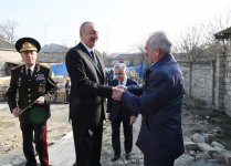 Президент Ильхам Алиев на месте ознакомился с работой по ликвидации последствий землетрясения в Агсу (ФОТО)