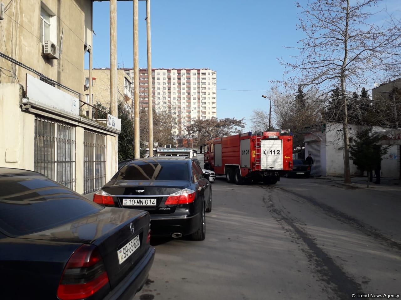 Пожар в жилом здании Баку потушен: причина возгорания - короткое замыкание (ФОТО) (Обновлено)