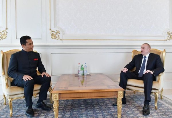 President Ilham Aliyev receives credentials of incoming Indian ambassador (PHOTO)