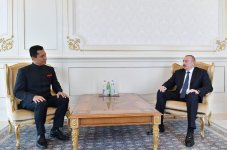 President Ilham Aliyev receives credentials of incoming Indian ambassador (PHOTO)