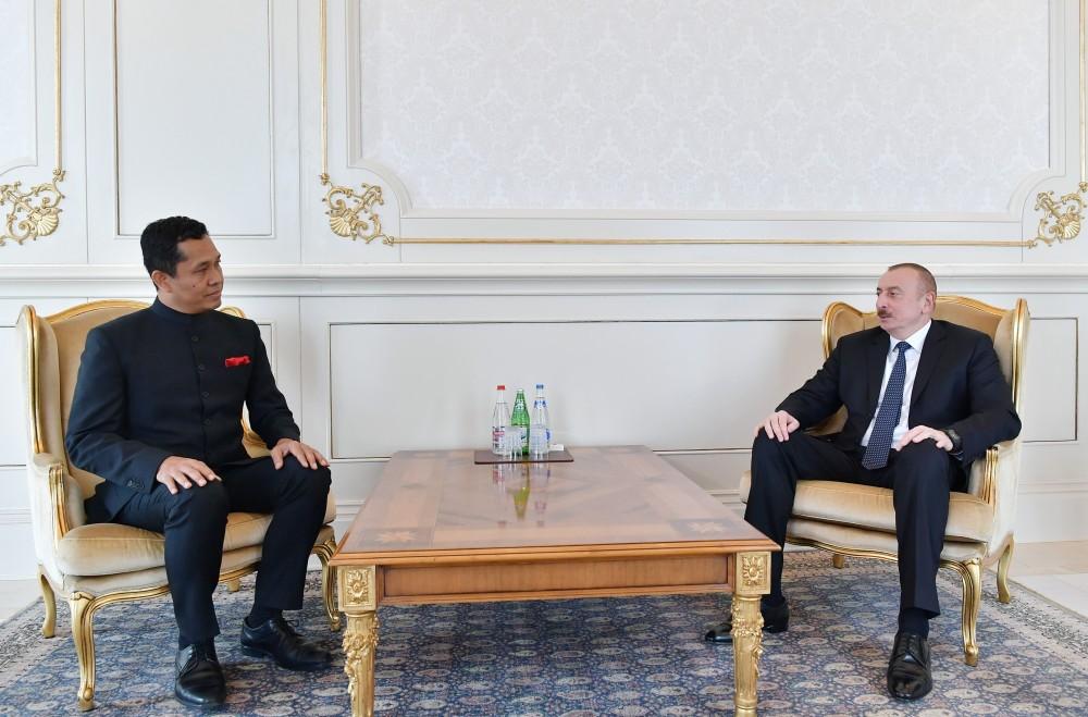 President Ilham Aliyev receives credentials of incoming Indian ambassador (PHOTO)