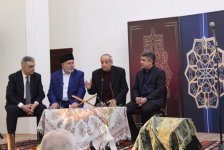 "Məclisi Üns" Расима Балаева в честь Имадеддина Насими (ФОТО)