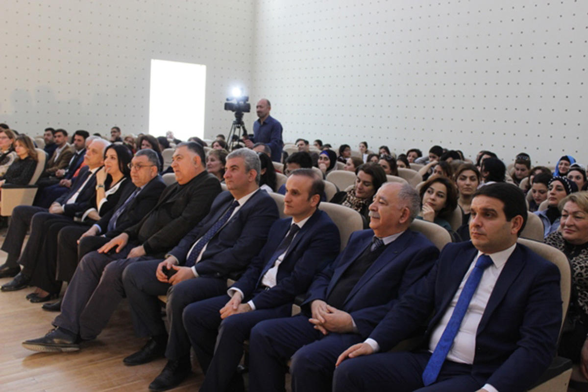 "Məclisi Üns" Расима Балаева в честь Имадеддина Насими (ФОТО)