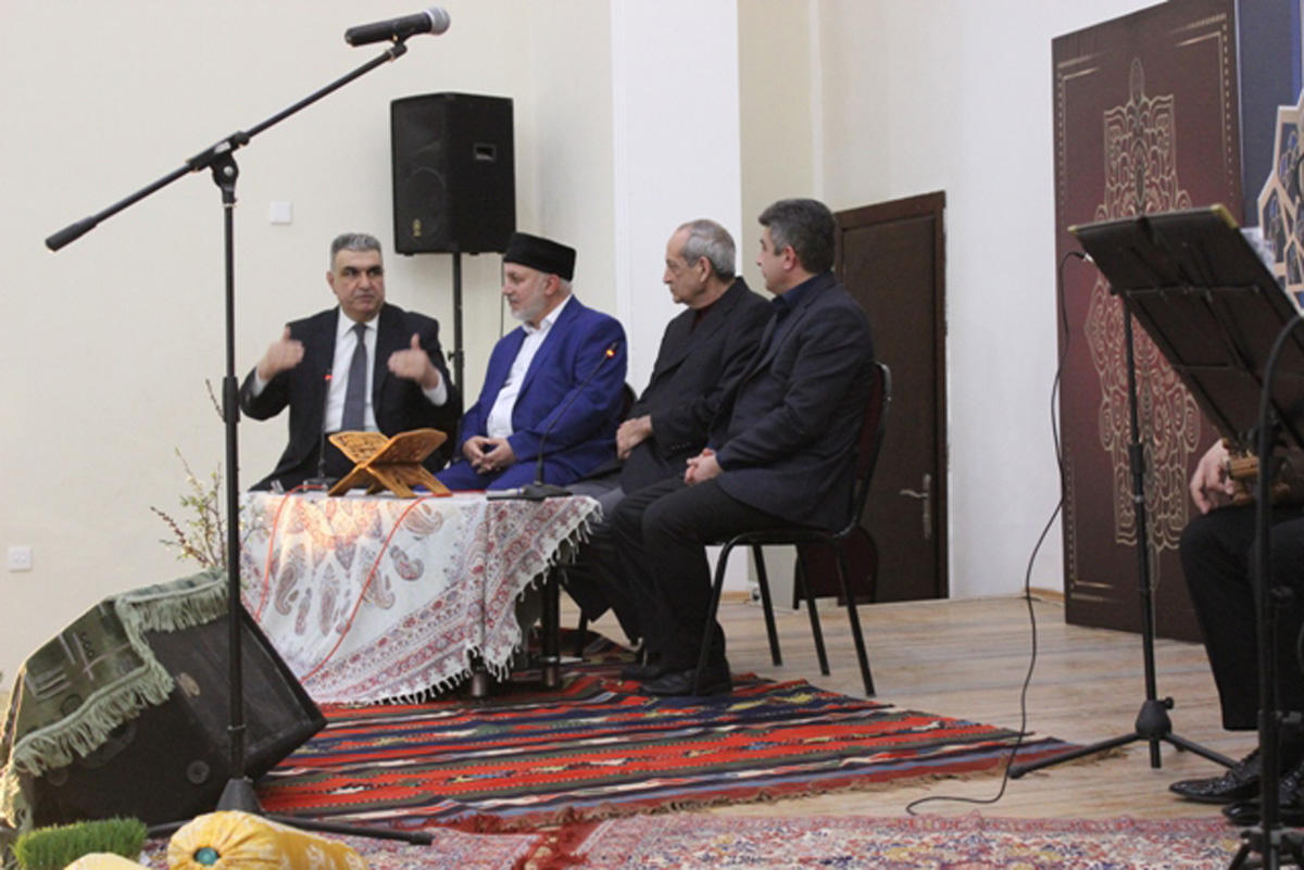 "Məclisi Üns" Расима Балаева в честь Имадеддина Насими (ФОТО)