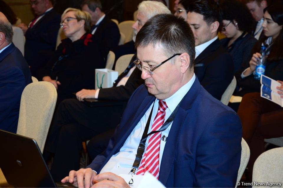 VII Глобальный Бакинский форум продолжает работу панельными обсуждениями (ФОТО)