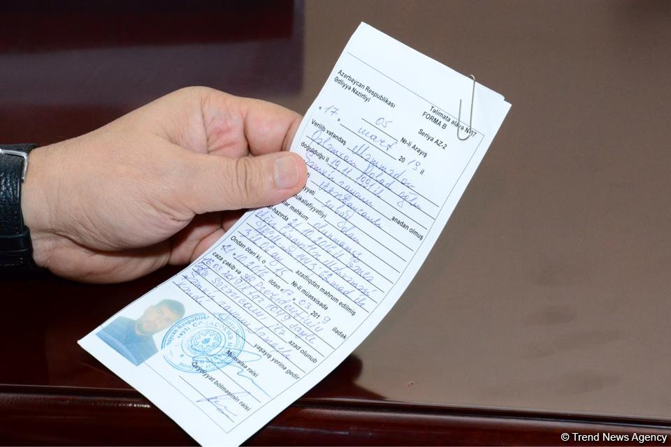 Joy and tears of happiness of people pardoned upon Azerbaijani presidential decree (PHOTO)