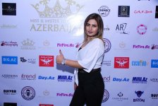 Роботы и Фаик Агаев презентовали топ-моделей Азербайджана  (ВИДЕО, ФОТО)