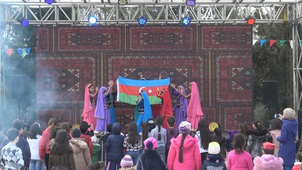 В Баку отметили праздник Новруз песнями и танцами (ФОТО)
