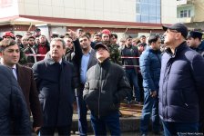 На место пожара в Баку прибыли главы МЧС и районной ИВ