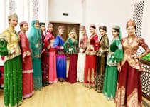 Коллекция "Новруз" Гюльнары Халиловой вызвала большой интерес в Узбекистане (ФОТО)