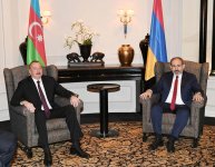Завершилась встреча Президента Азербайджана и премьера Армении один на один (ФОТО)