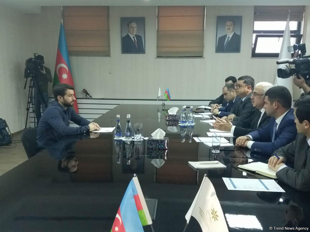 Azerbaijani ministry meets businessmen who suffered from fire in Diglas shopping center  (PHOTO)