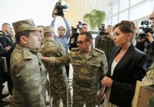 Первый вице-президент Мехрибан Алиева встретилась с военнослужащими, которых обеспечили высокотехнологичными протезами (ФОТО)