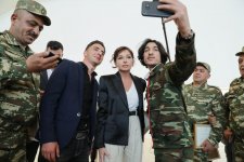 Первый вице-президент Мехрибан Алиева встретилась с военнослужащими, которых обеспечили высокотехнологичными протезами (ФОТО)