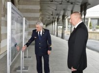 Президент Ильхам Алиев ознакомился с пассажирским поездом маршрута Баку-Тбилиси-Карс (ФОТО)