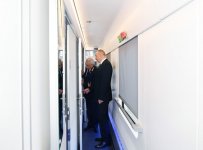 Президент Ильхам Алиев ознакомился с пассажирским поездом маршрута Баку-Тбилиси-Карс (ФОТО)