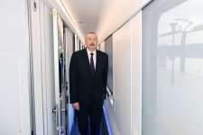 Президент Ильхам Алиев ознакомился с пассажирским поездом маршрута Баку-Тбилиси-Карс (ФОТО)