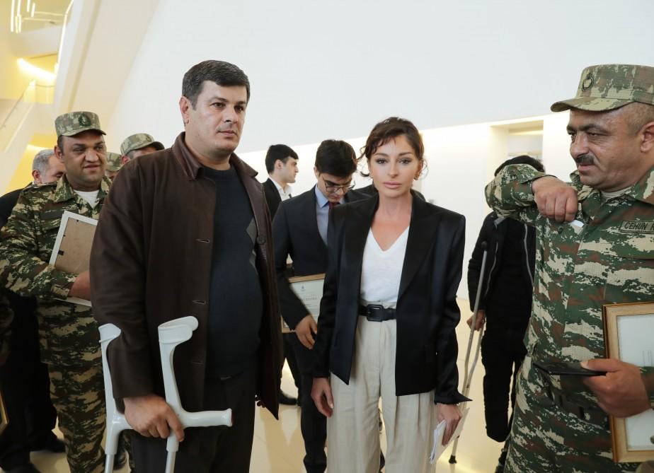 Первый вице-президент Мехрибан Алиева встретилась с военнослужащими, которых обеспечили высокотехнологичными протезами (ФОТО)