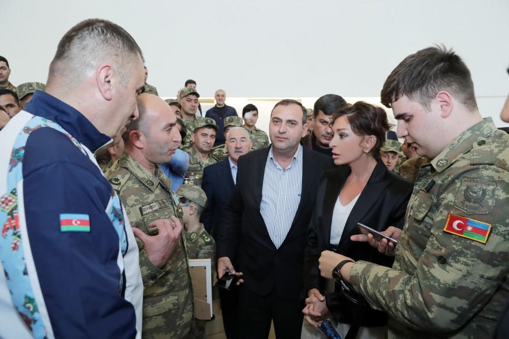Первый вице-президент Мехрибан Алиева встретилась с военнослужащими, которых обеспечили высокотехнологичными протезами (ФОТО)