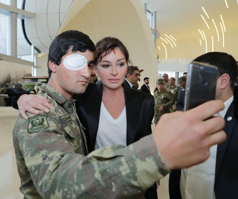 Первый вице-президент Мехрибан Алиева встретилась с военнослужащими, которых обеспечили высокотехнологичными протезами (ФОТО)