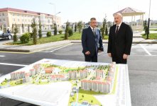 Президент Ильхам Алиев принял участие в открытии в бакинском поселке жилого комплекса для вынужденных переселенцев (ФОТО)