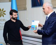 57 businessmen of burnt down shopping center in Baku receive financial assistance (PHOTO)