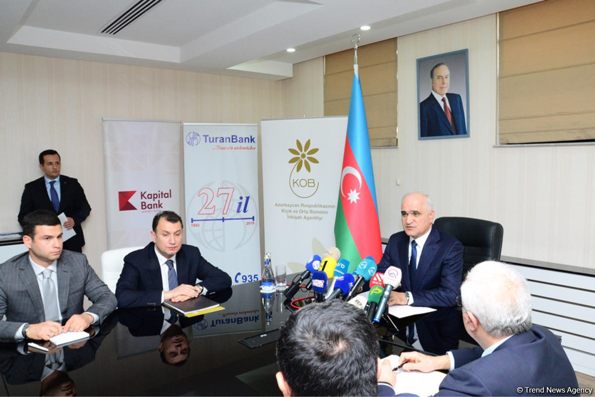 57 businessmen of burnt down shopping center in Baku receive financial assistance (PHOTO)