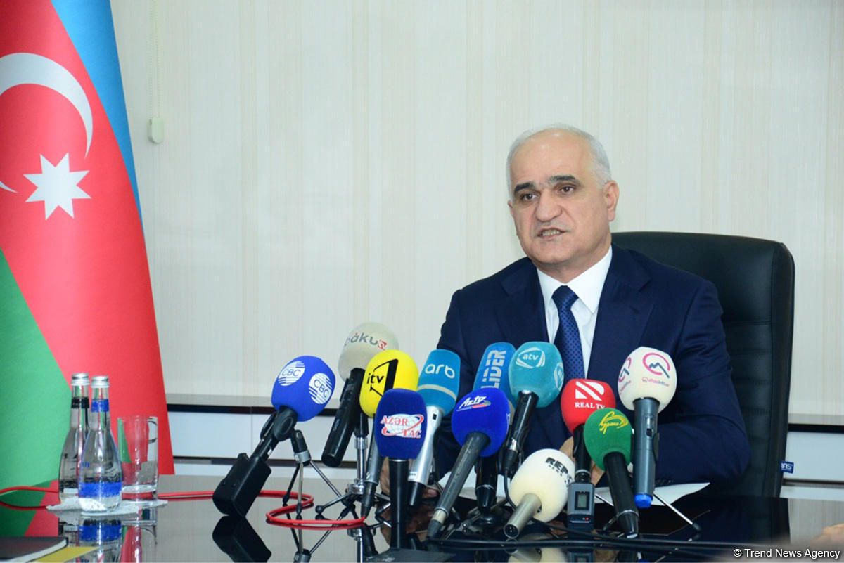 57 businessmen of burnt down shopping center in Baku receive financial assistance (PHOTO)