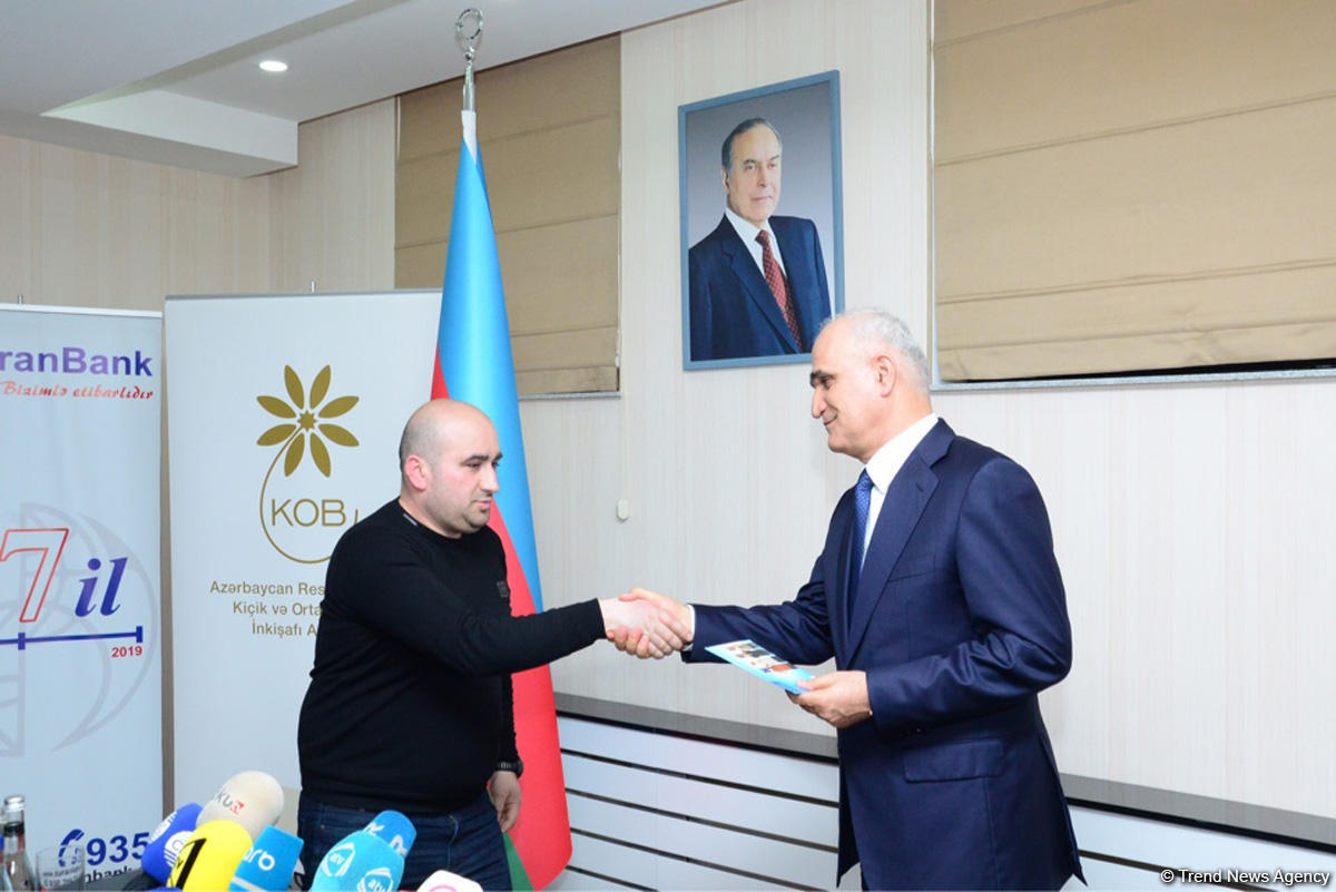 57 businessmen of burnt down shopping center in Baku receive financial assistance (PHOTO)