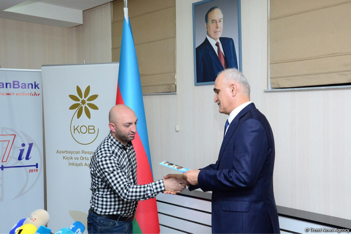 57 businessmen of burnt down shopping center in Baku receive financial assistance (PHOTO)