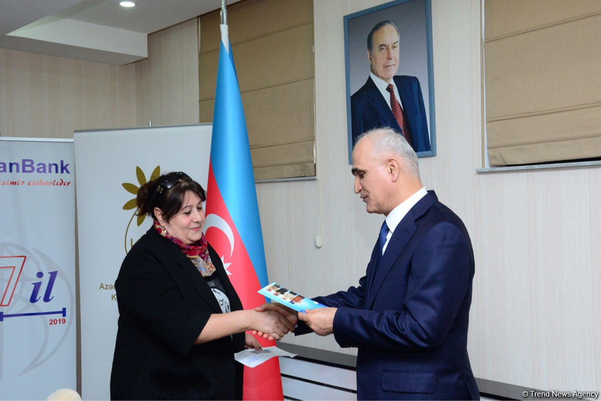 57 businessmen of burnt down shopping center in Baku receive financial assistance (PHOTO)