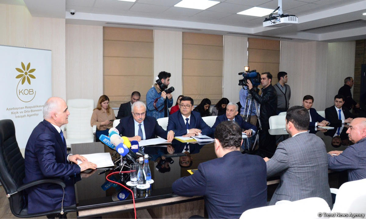 57 businessmen of burnt down shopping center in Baku receive financial assistance (PHOTO)