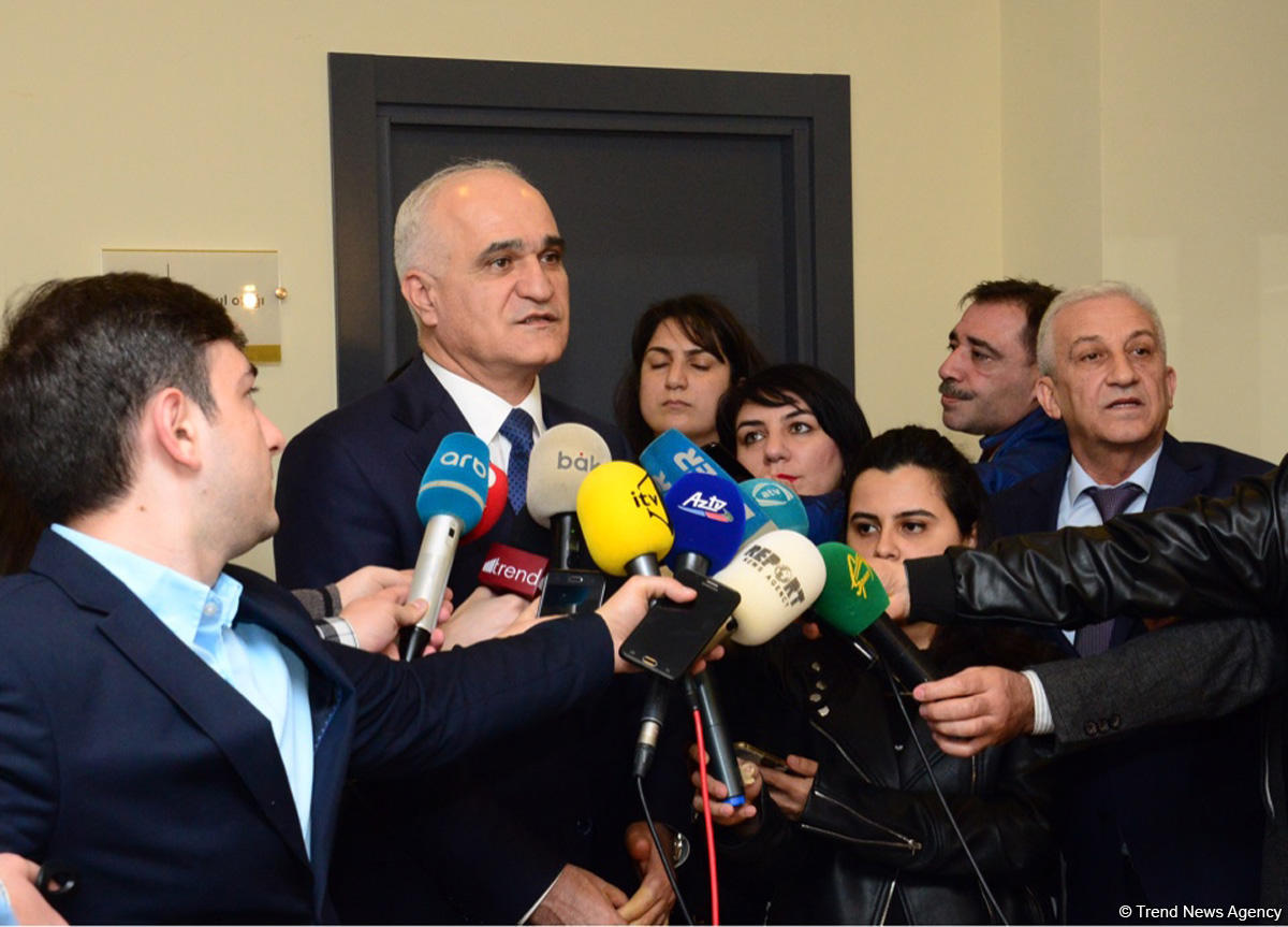 57 businessmen of burnt down shopping center in Baku receive financial assistance (PHOTO)