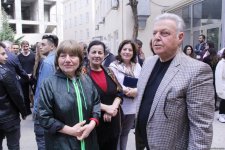 Азербайджанскими сладостями и песнями отметили 100-летие ВГИКа в Баку (ФОТО)